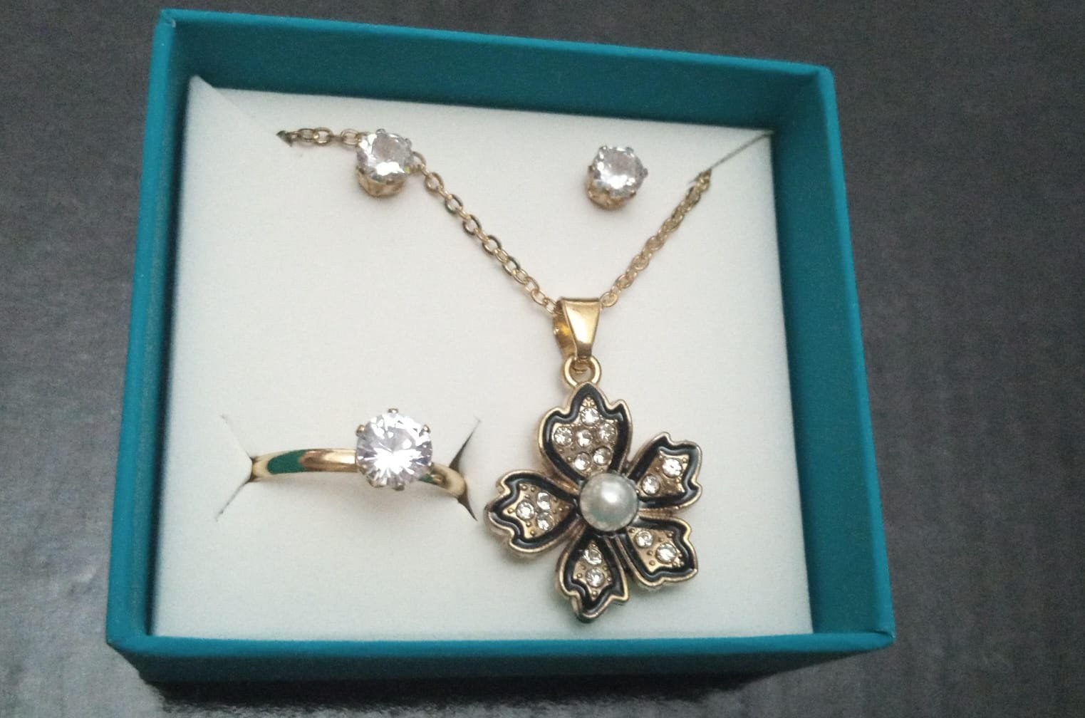 ladies Golden Flower Jewelry Sets necklace earring and ring set - Image 4