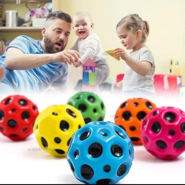 High Resilience Hole Ball Soft Bouncy Ball Anti-fall Moon Shape Porous Bouncy Ball Kids Indoor Outdoor Toy Kids Adults Soft Pu Foam Anti-stress Moon Shape Porous Bouncy Space Balls High Bouncing Moon Stress Ball (random color)